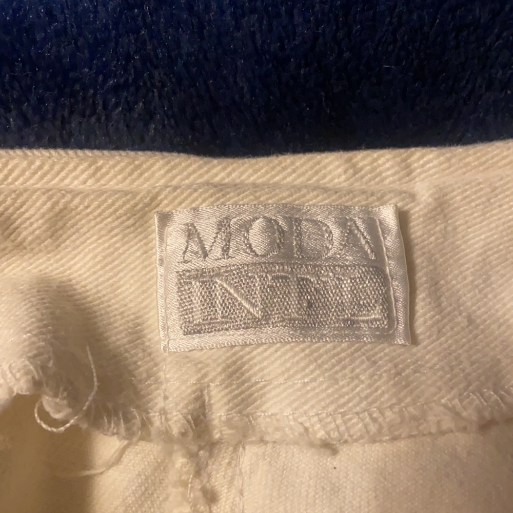 Moda Int’l - Picture 3 of 3